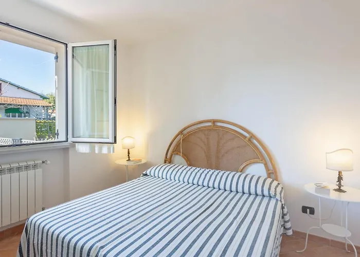 Michelangelo I By Interhome 公寓 马里纳-迪-皮特拉桑塔