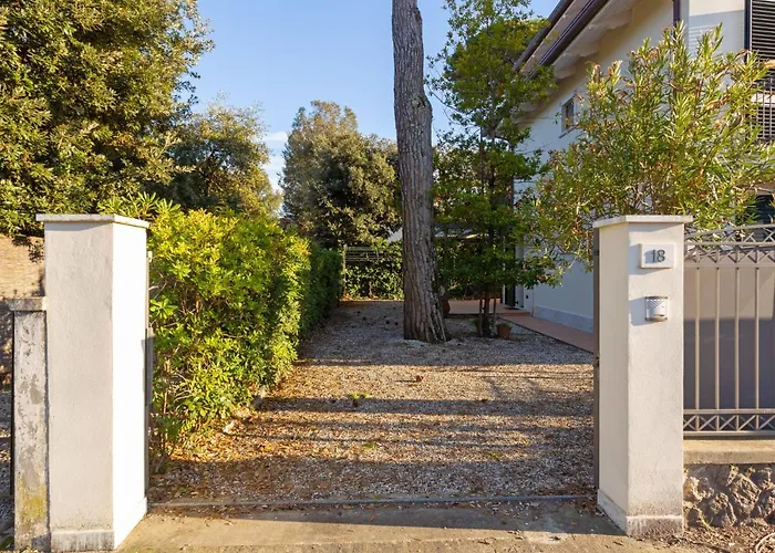 Michelangelo I By Interhome * 马里纳-迪-皮特拉桑塔